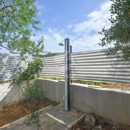 House בית נופש *