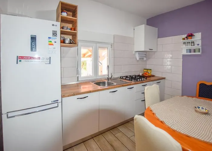 House בית נופש Neviđane