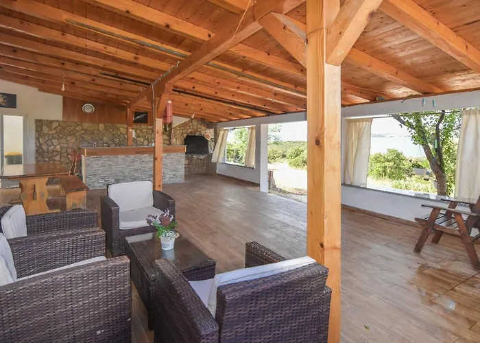 בית נופש House Neviđane